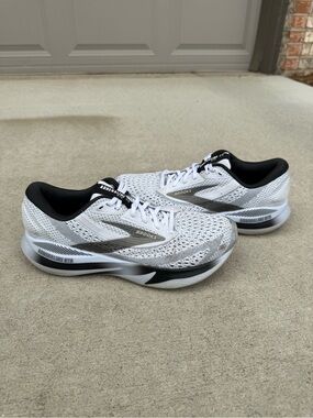 Womens Brooks Adrenaline 24 (size 10)